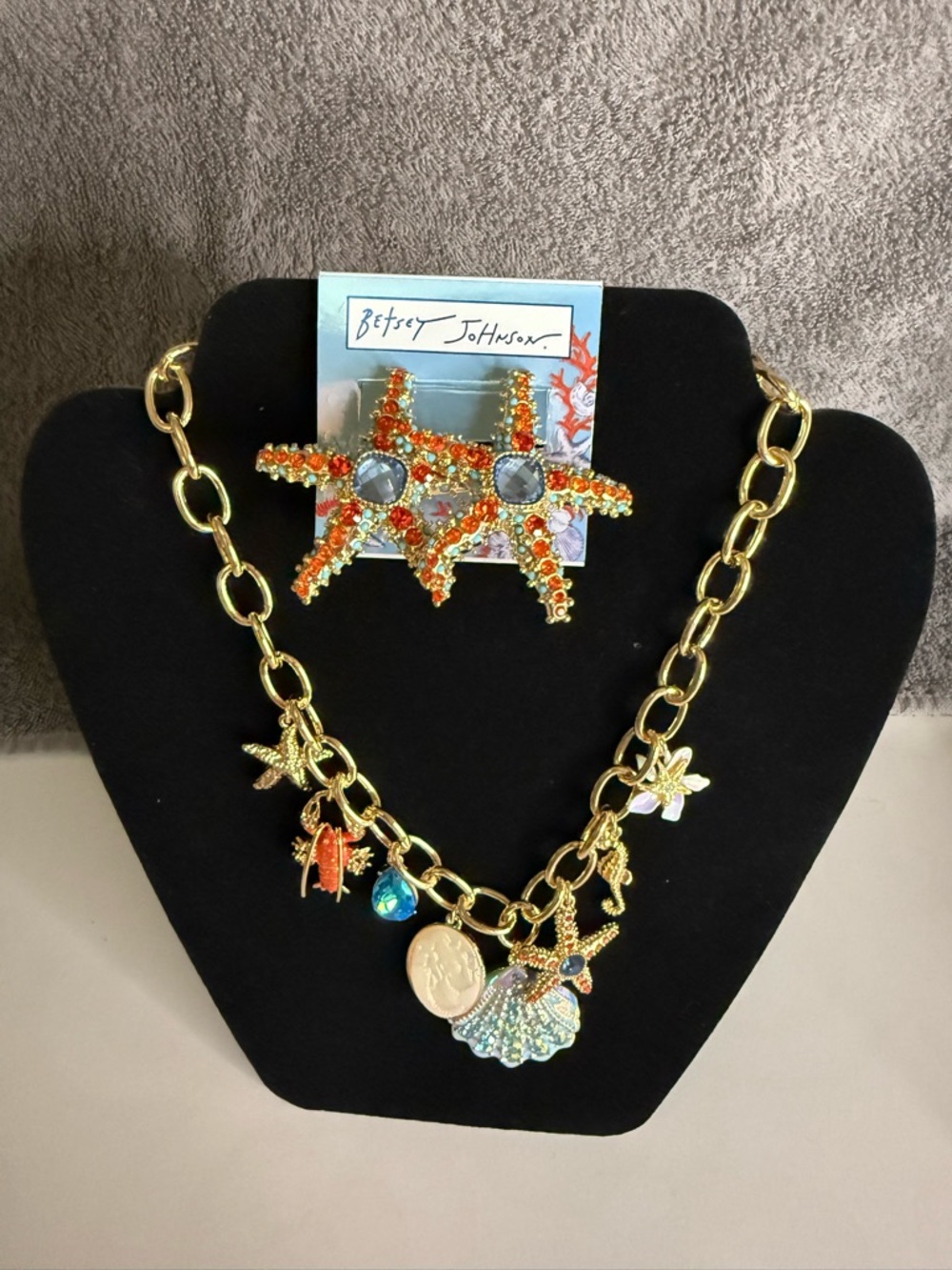 🐚Betsey Johnson Gold-Tone Beach Charm Necklace with Orange Starfish Earrings